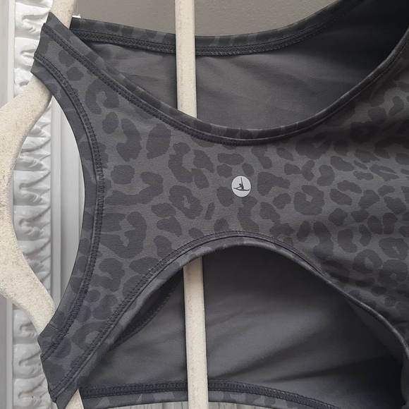 NWT Women's 90 Degrees by Reflex Night Leopard Grey Sports Cropped Top Size XS - Picture 6 of 7